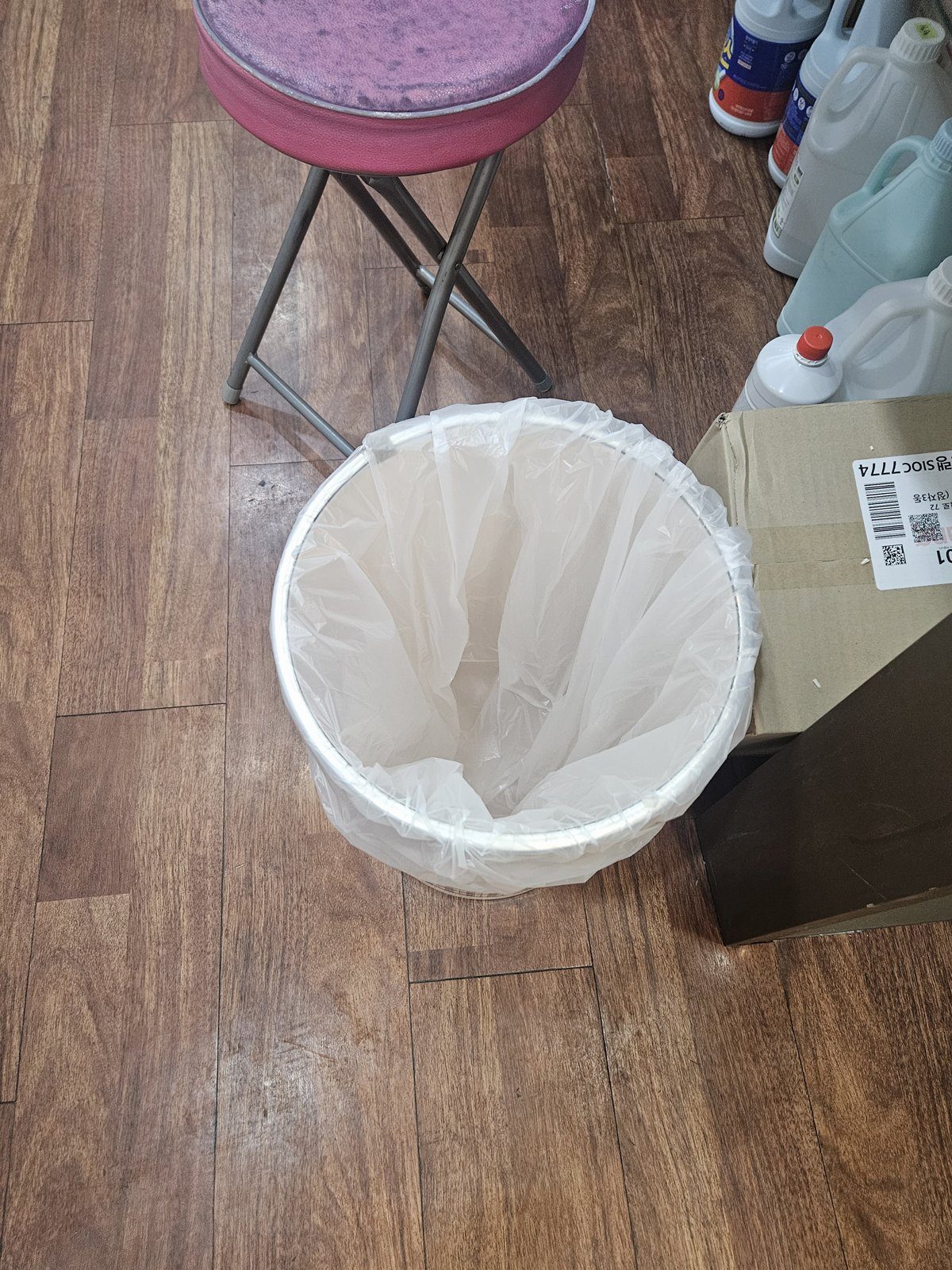 정리를 마친 일반 폐기물 용기
